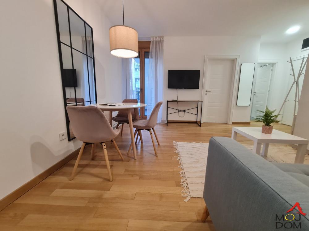 Slika 2 - Stan,NOVI SAD,BULEVAR,kv: 39, € 159900, ID: 1031492