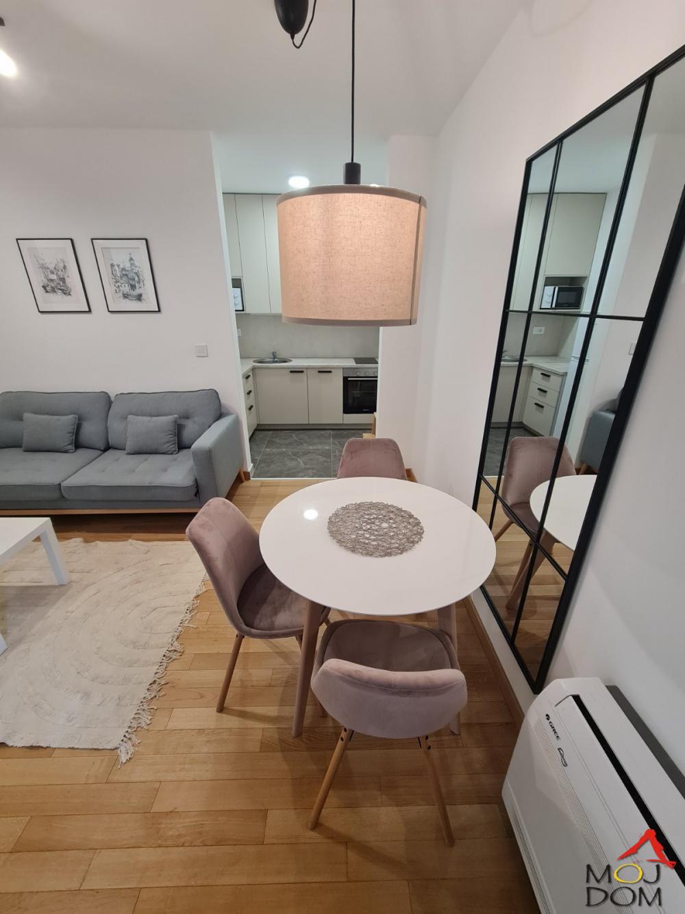 Slika 4 - Stan,NOVI SAD,BULEVAR,kv: 39, € 159900, ID: 1031492