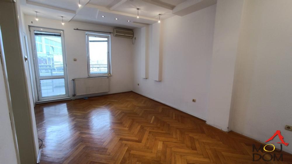 Slika 2 - Stan,NOVI SAD,BULEVAR,kv: 46, € 142140, ID: 1031433