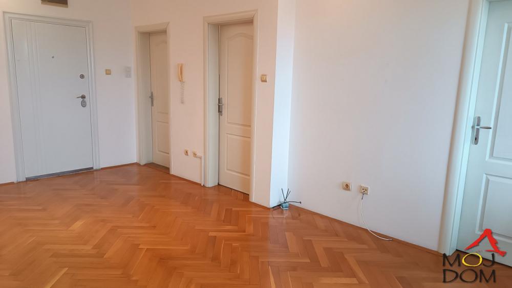 Slika 3 - Stan,NOVI SAD,BULEVAR,kv: 46, € 142140, ID: 1031433