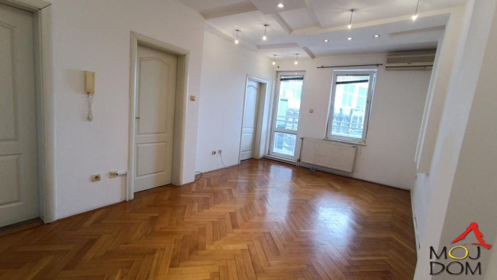 Slika 1 - Stan,NOVI SAD,BULEVAR,kv: 46, € 142140, ID: 1031433