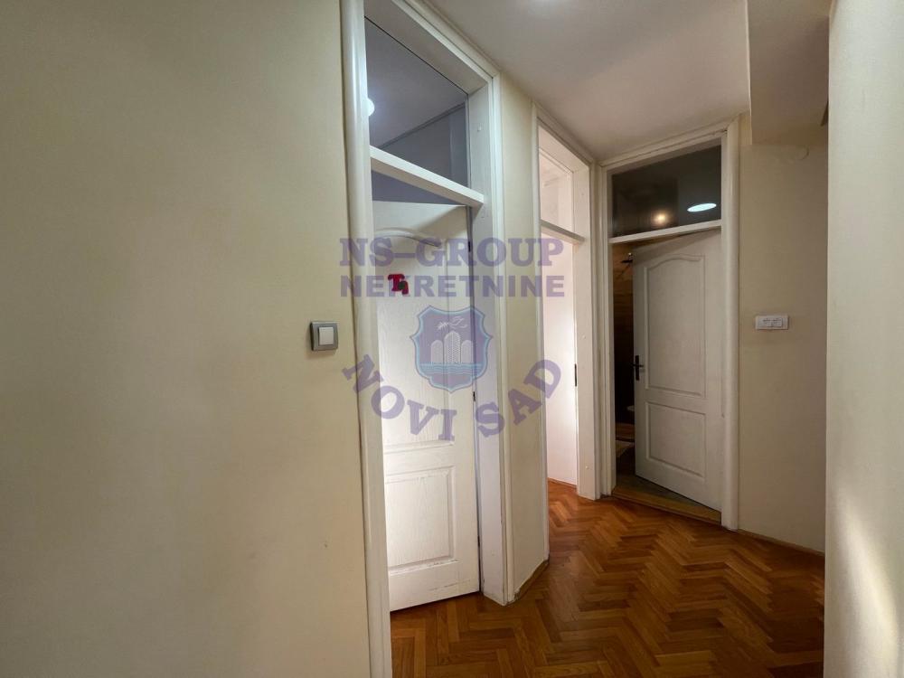 Slika 6 - Š: 560463 Odličan četvorosoban stan na Grbavici!