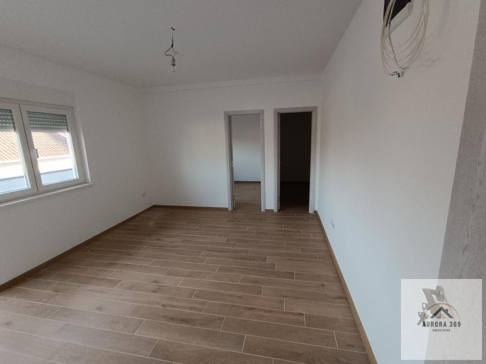 Slika 4 - NOVI SAD, VETERNIK - NOVOGRADNJA - TROSOBAN-USELJIV