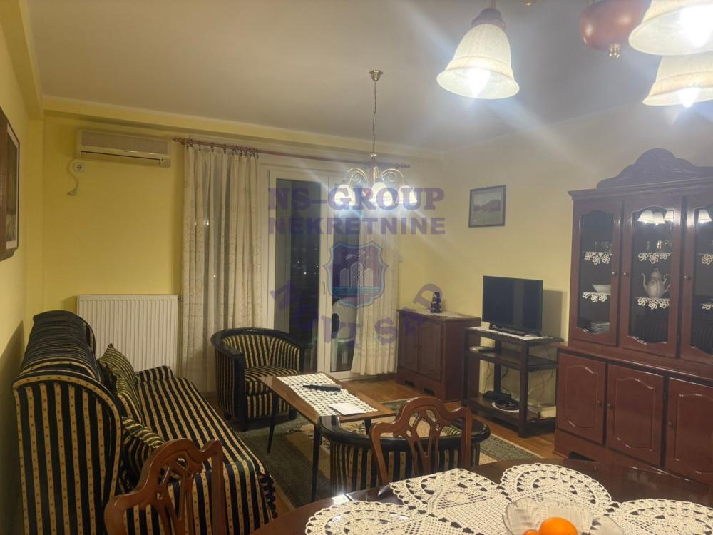 Slika 1 - Trosoban, 74m2, Liman 4 Novi Sad, sa terasom, ima lift