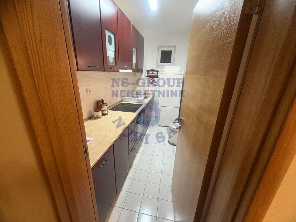 Slika 8 - Trosoban, 74m2, Liman 4 Novi Sad, sa terasom, ima lift