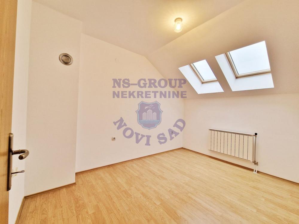 Slika 6 - š:559988 Ekskluzivno samo kod nas! U ponudi je izuzetan, potpuno nov petosoban dupleks na Novom Naselju — neuseljavan, bez ikakvih ulaganja, odmah spreman za vaš idealan životni prostor. Stan se istice funkcionalnim rasporedom prostorija i kvalitetnim materijalima koji pružaju osećaj udobnosti.Pozicioniran na odličnoj lokaciji, u mirnom delu naselja, a opet u blizini svega što vam je potrebno: autobuska stanica, škole, vrtići, prodavnice i ostali sadržaji nalaze se na samo nekoliko koraka. Praktičnost, savršena povezanost i urbano okruženje čine ovaj dom idealnom opcijom za savremene porodice.Za sve dodatne informacije i zakazivanje obilaska, pozovite naše agente prodaje — stojimo vam na raspolaganju!