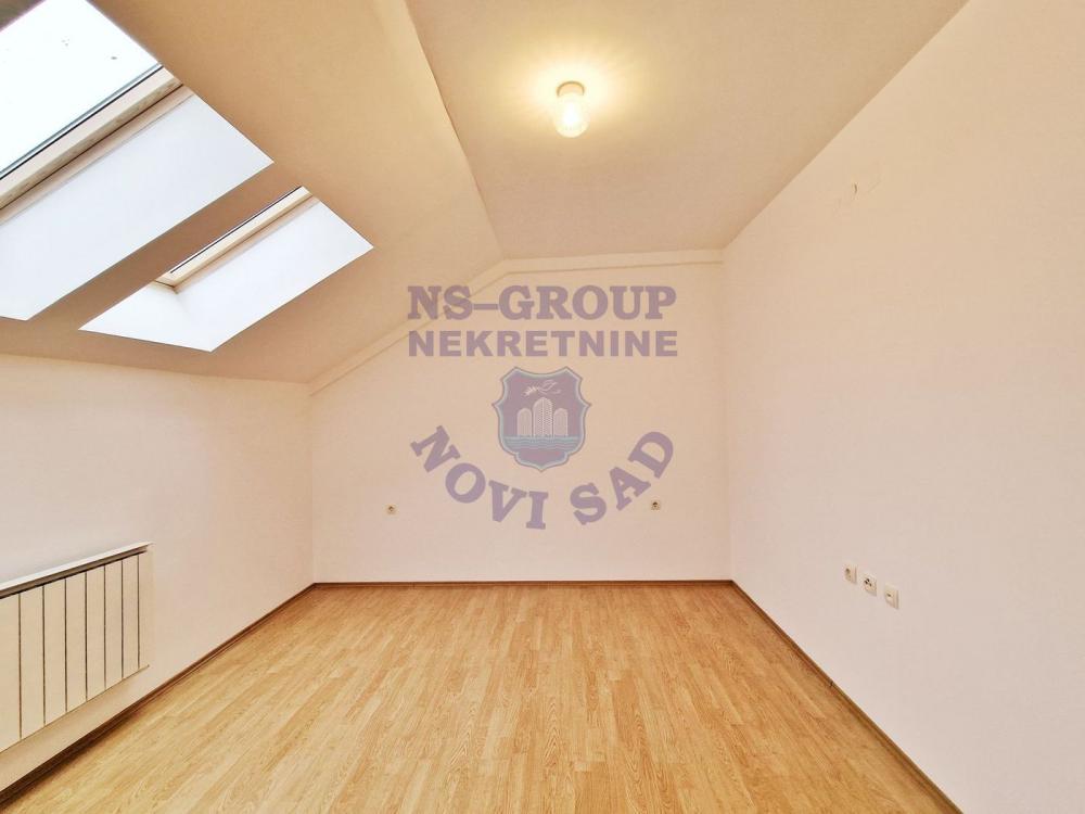 Slika 7 - š:559988 Ekskluzivno samo kod nas! U ponudi je izuzetan, potpuno nov petosoban dupleks na Novom Naselju — neuseljavan, bez ikakvih ulaganja, odmah spreman za vaš idealan životni prostor. Stan se istice funkcionalnim rasporedom prostorija i kvalitetnim materijalima koji pružaju osećaj udobnosti.Pozicioniran na odličnoj lokaciji, u mirnom delu naselja, a opet u blizini svega što vam je potrebno: autobuska stanica, škole, vrtići, prodavnice i ostali sadržaji nalaze se na samo nekoliko koraka. Praktičnost, savršena povezanost i urbano okruženje čine ovaj dom idealnom opcijom za savremene porodice.Za sve dodatne informacije i zakazivanje obilaska, pozovite naše agente prodaje — stojimo vam na raspolaganju!