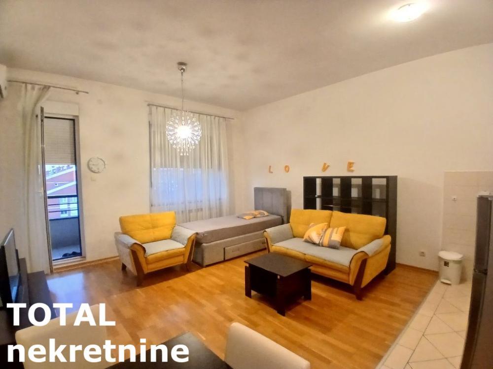 Glavna slika -Stan,NOVI SAD,BULEVAR,kv: 36.00, € 144000, ID: 1101962