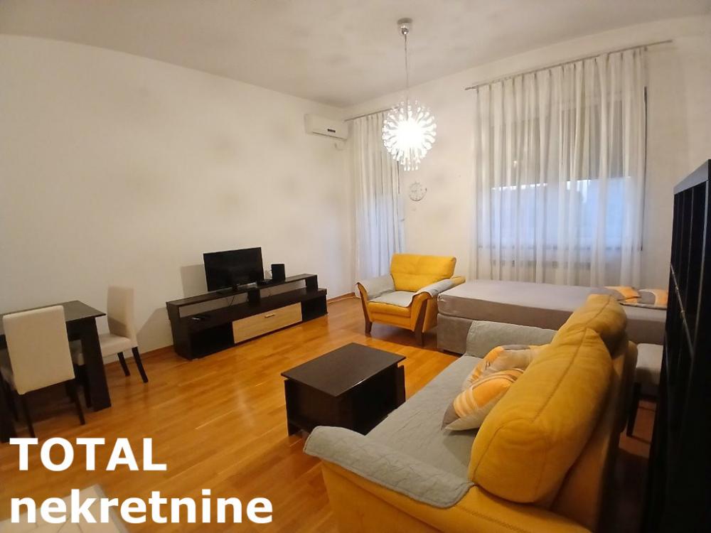 Slika 1 - Stan,NOVI SAD,BULEVAR,kv: 36.00, € 144000, ID: 1101962