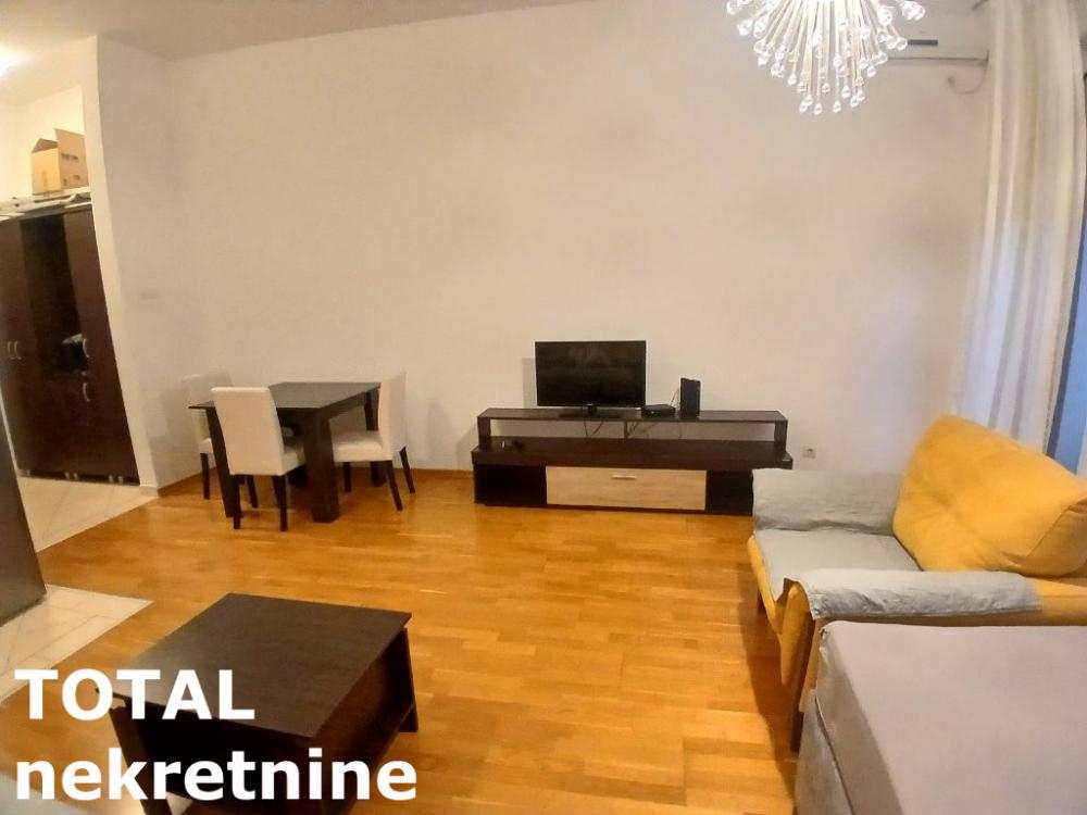 Slika 5 - Stan,NOVI SAD,BULEVAR,kv: 36.00, € 144000, ID: 1101962