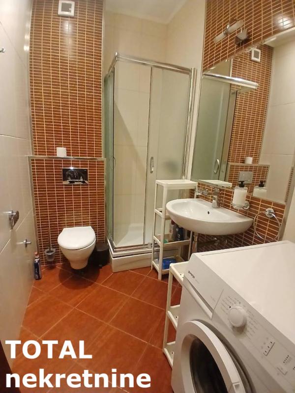 Slika 8 - Stan,NOVI SAD,BULEVAR,kv: 36.00, € 144000, ID: 1101962