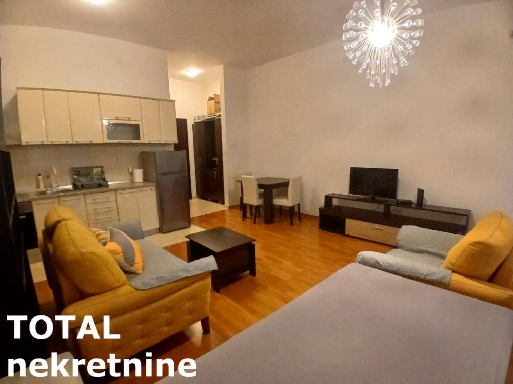 Slika 4 - Stan,NOVI SAD,BULEVAR,kv: 36.00, € 144000, ID: 1101962