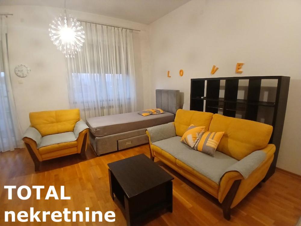 Slika 6 - Stan,NOVI SAD,BULEVAR,kv: 36.00, € 144000, ID: 1101962