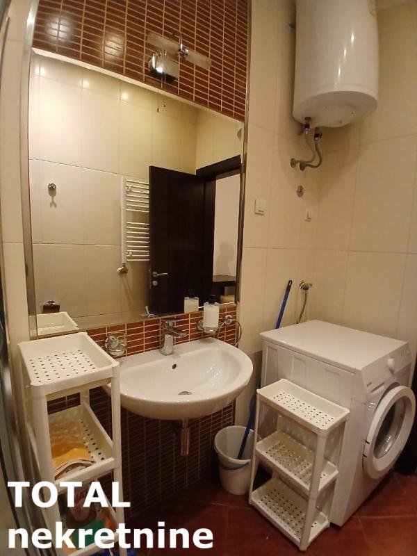 Slika 9 - Stan,NOVI SAD,BULEVAR,kv: 36.00, € 144000, ID: 1101962