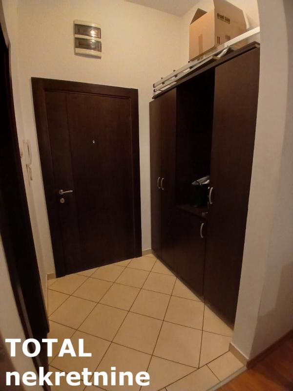 Slika 10 - Stan,NOVI SAD,BULEVAR,kv: 36.00, € 144000, ID: 1101962