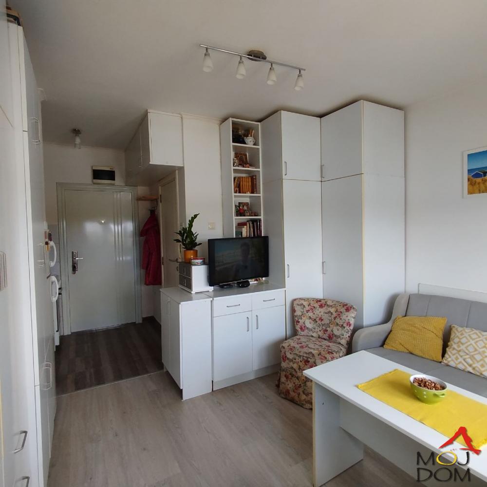 Slika 3 - Stan,NOVI SAD,KEJ,kv: 19, € 92200, ID: 1031528
