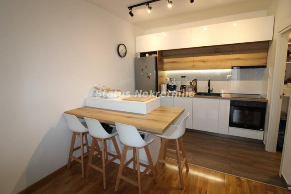 Slika 4 - Petrovaradin-Nov,Odličan Trosonab stan-sa svojim Parkink Mestom