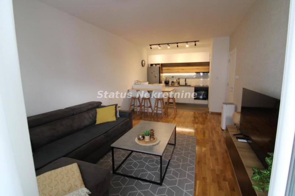 Slika 5 - Petrovaradin-Nov,Odličan Trosonab stan-sa svojim Parkink Mestom