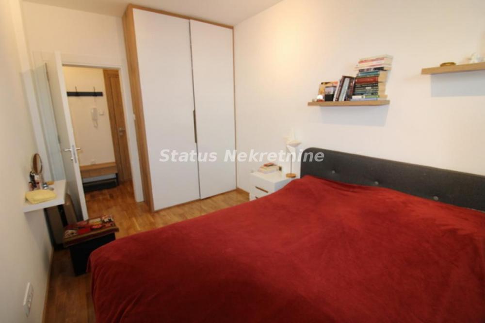 Slika 7 - Petrovaradin-Nov,Odličan Trosonab stan-sa svojim Parkink Mestom