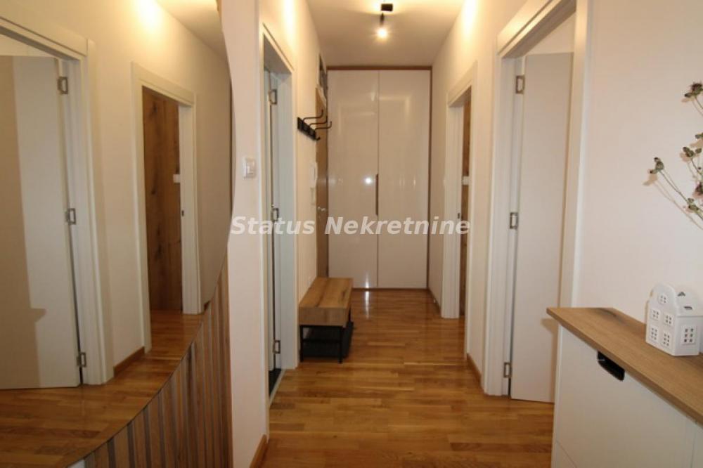 Slika 2 - Petrovaradin-Nov,Odličan Trosonab stan-sa svojim Parkink Mestom