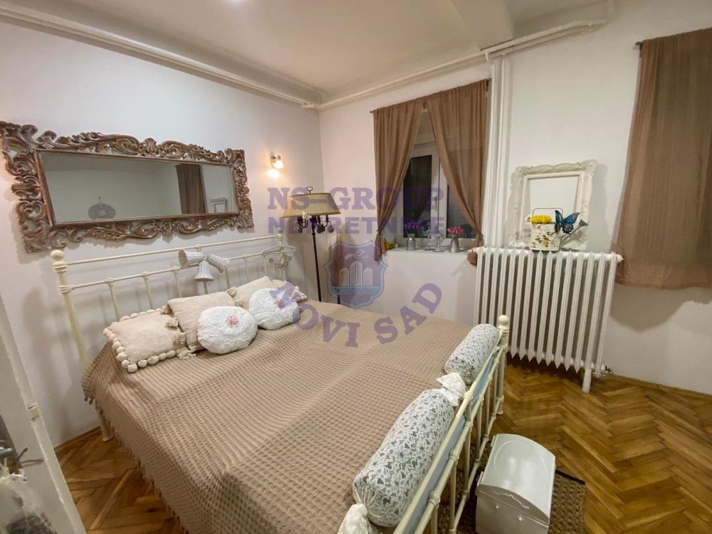 Slika 5 - Renoviran, namešten dvosoban stan uz sam Kej!