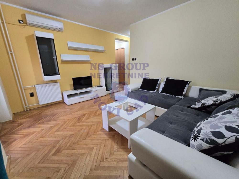 Slika 1 - Dvosoban, 46m2, Grbavica Novi Sad, sa terasom, ima lift