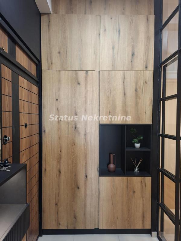 Slika 10 - Novi Sad-Stari grad-extra salonac 065/3858-888