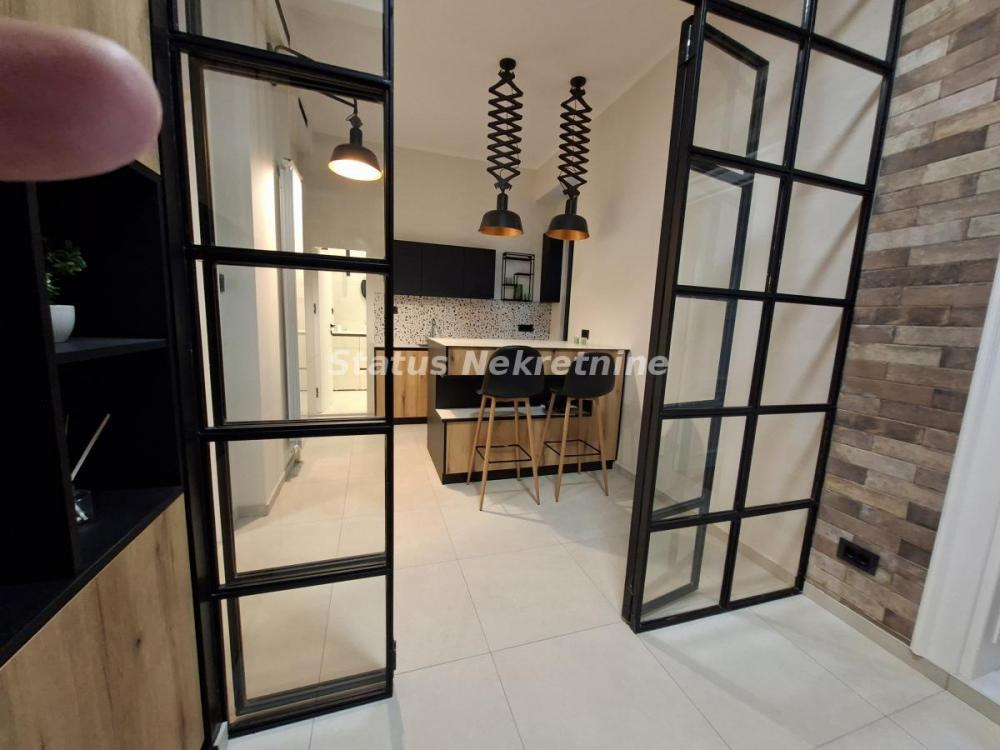 Slika 6 - Novi Sad-Stari grad-extra salonac 065/3858-888