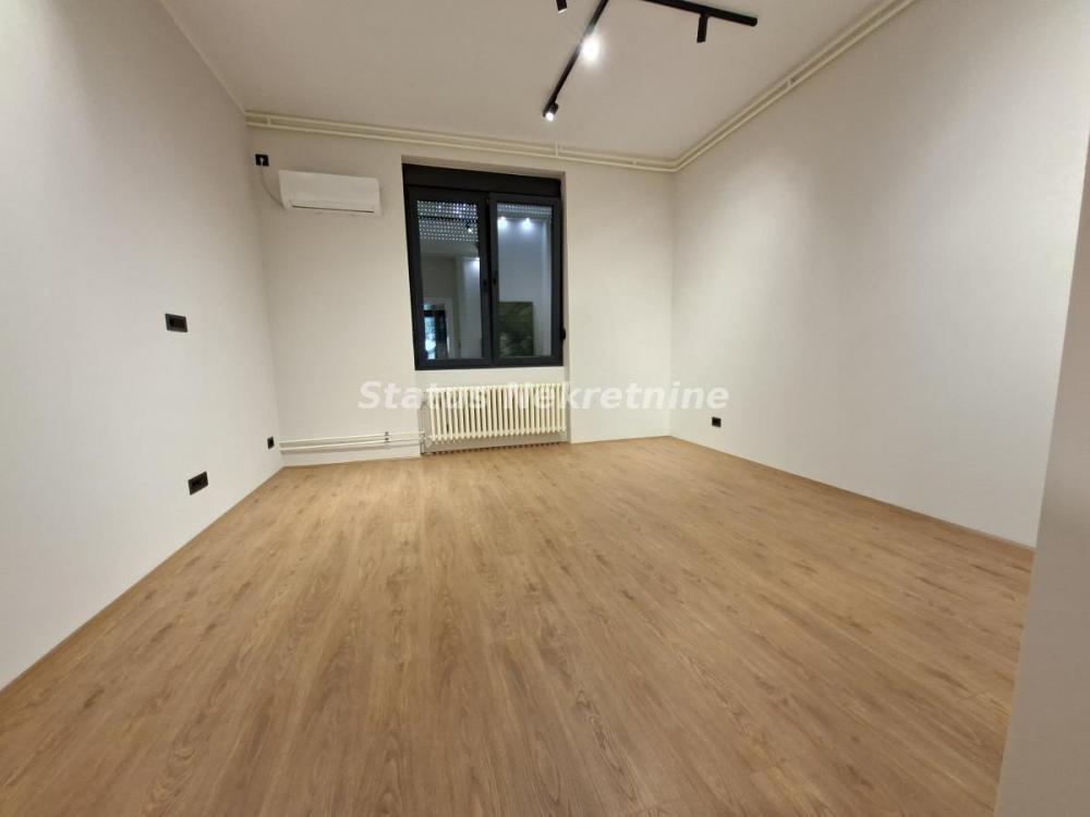 Slika 1 - Novi Sad-Stari grad-extra salonac 065/3858-888