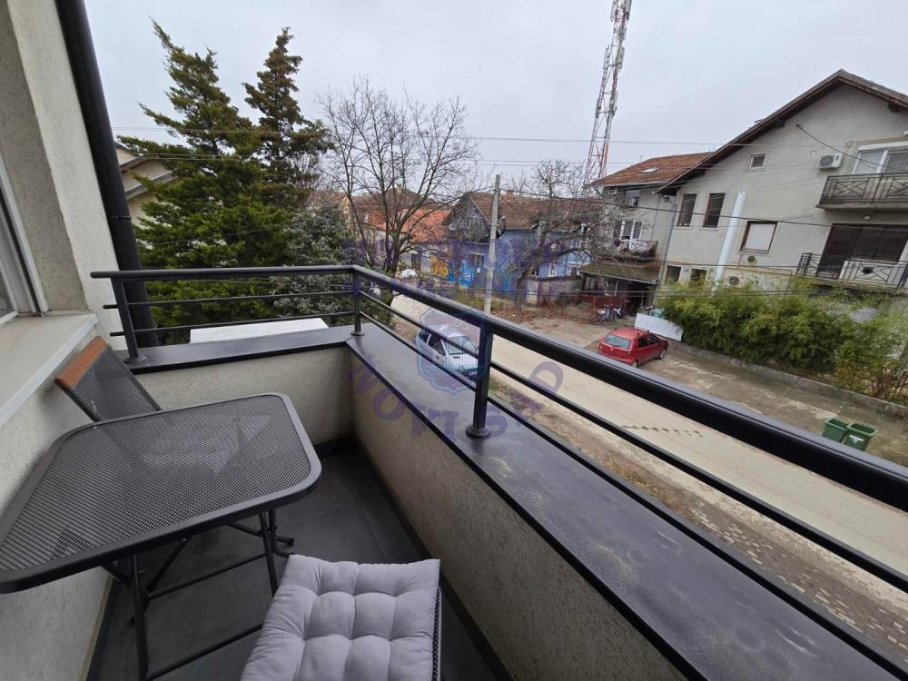 Slika 8 - Prodaja stana, 43m2, Bulevar patrijarha Pavla (Somborski bulevar) Novi Sad, sa terasom