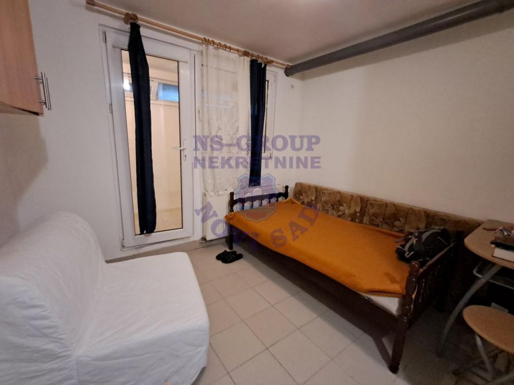 Slika 1 - Jednosoban, 15m2, Bulevar Evrope Novi Sad, sa terasom