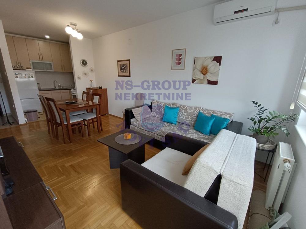 Glavna slika -Jednoiposoban, 36m2, Bulevar oslobođenja Novi Sad, sa terasom, ima lift