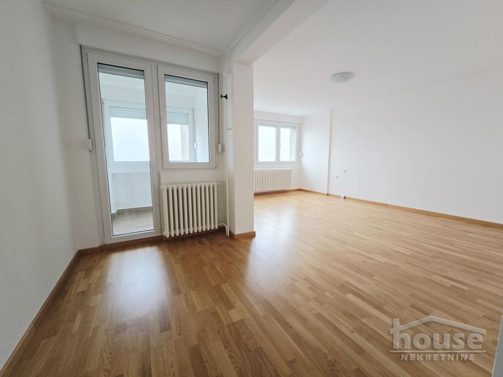 Slika 2 - Stan,NOVI SAD,BULEVAR,kv: 42.00, € 109000, ID: 1063890