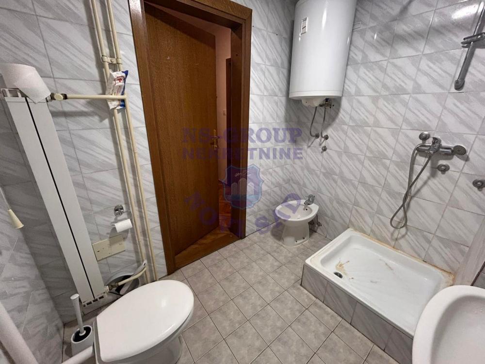 Slika 3 - Jednosoban, 41m2, Podbara Novi Sad, sa terasom, ima lift