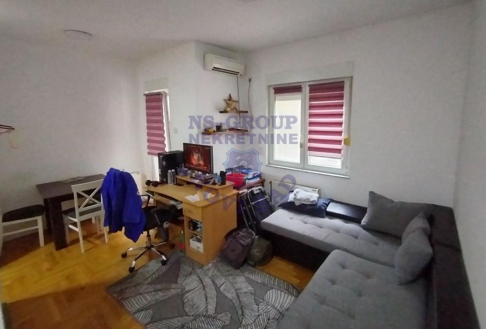 Glavna slika -Trosoban, 58m2, Novi Sad centar Novi Sad, sa terasom, ima lift