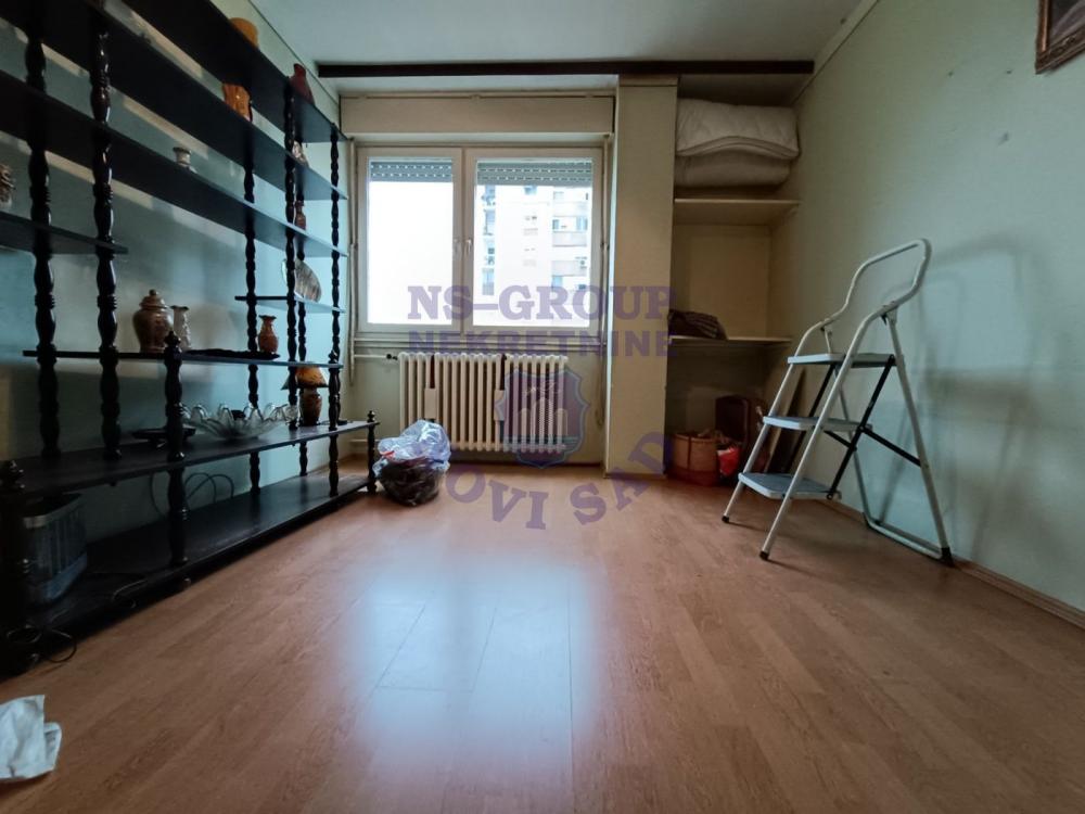 Slika 5 - Dvosoban, 65m2, Novo naselje Novi Sad, sa terasom, ima lift