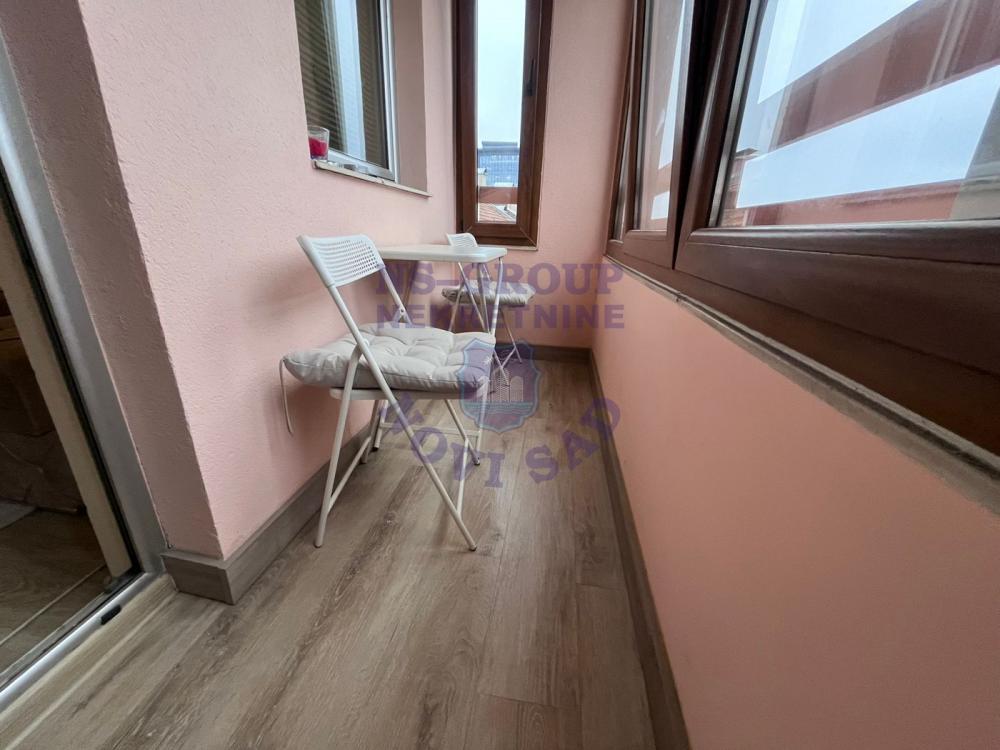 Slika 8 - Dvosoban, 44m2, Bulevar oslobođenja Novi Sad, sa terasom, ima lift