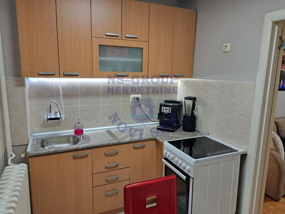 Slika 4 - Dvosoban, 46m2, Detelinara Novi Sad, sa terasom