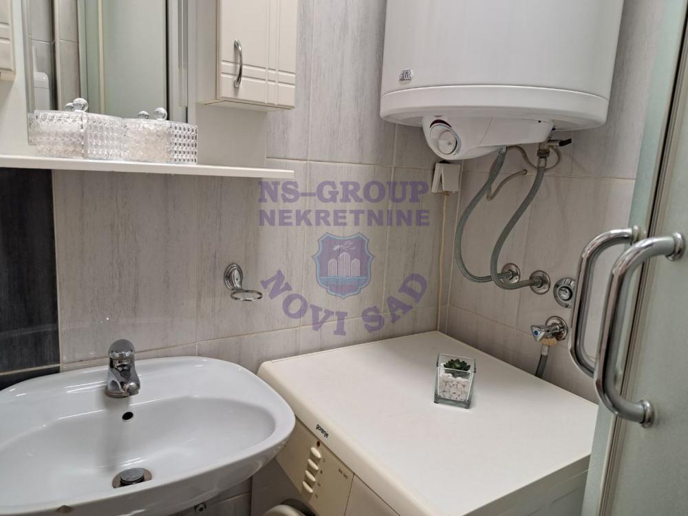 Slika 7 - Dvosoban, 46m2, Detelinara Novi Sad, sa terasom