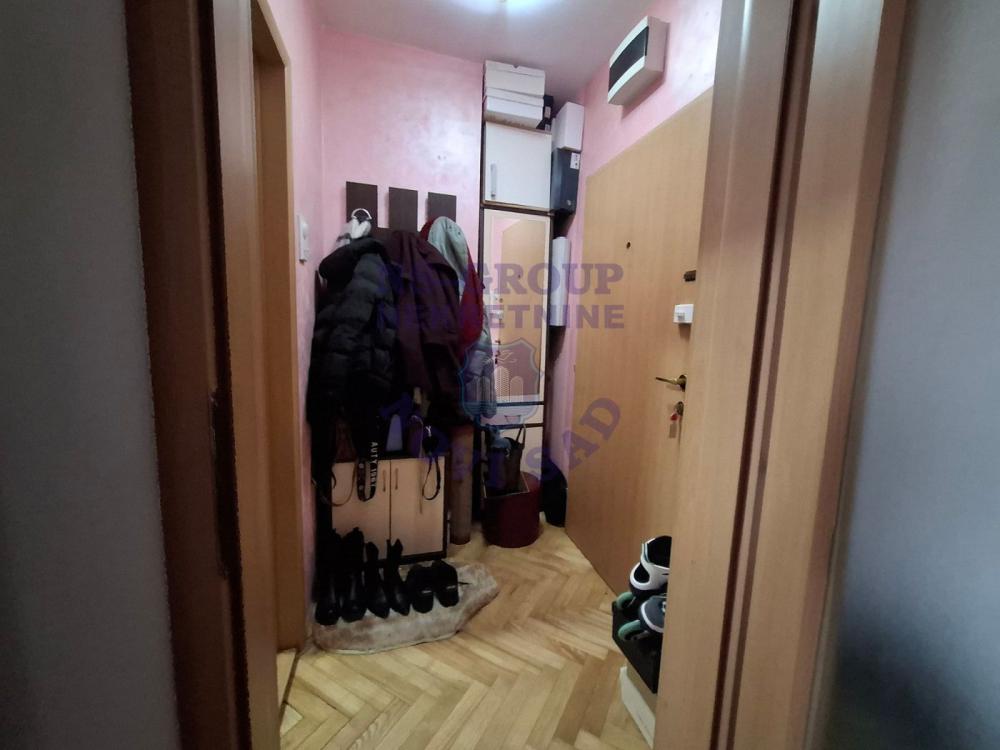 Slika 4 - Jednosoban, 30m2, Salajka (Partizanska ulica) Novi Sad, sa terasom, ima lift