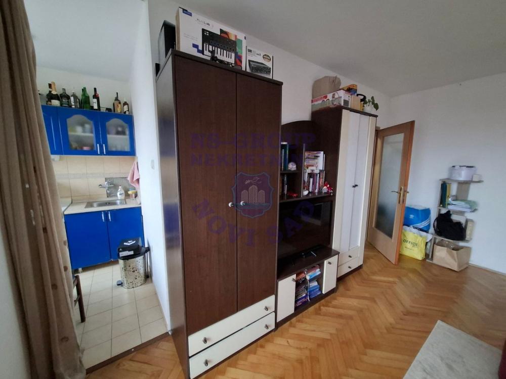 Slika 2 - Jednosoban, 30m2, Salajka (Partizanska ulica) Novi Sad, sa terasom, ima lift