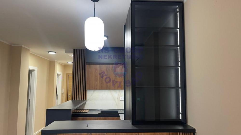 Slika 6 - Odličan četvorosoban stan na Somborskoj rampi! 