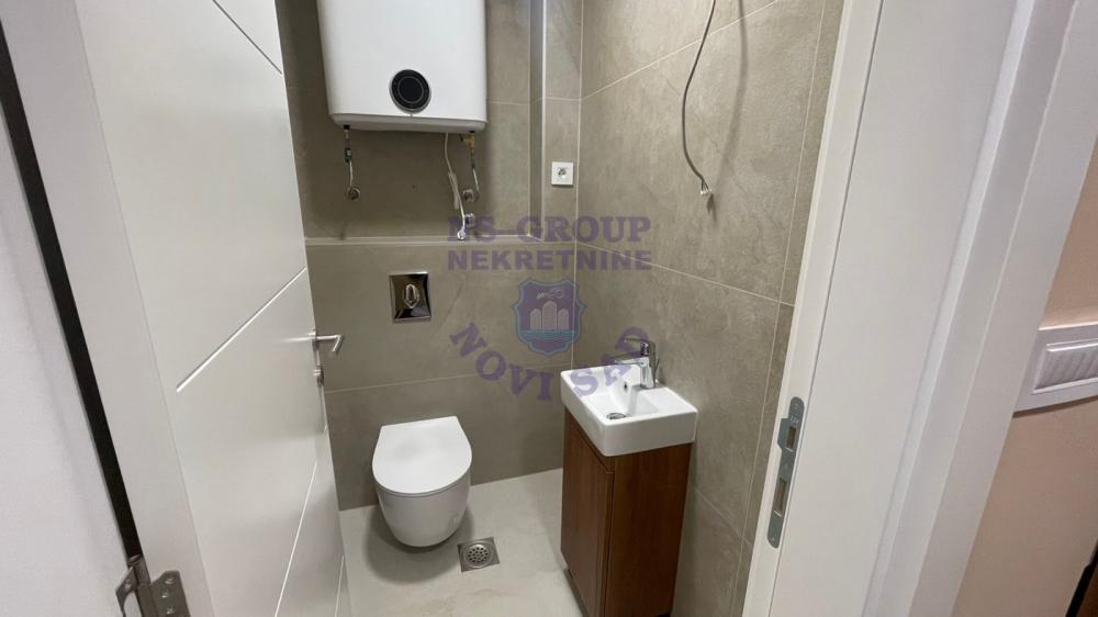 Slika 9 - Odličan četvorosoban stan na Somborskoj rampi! 