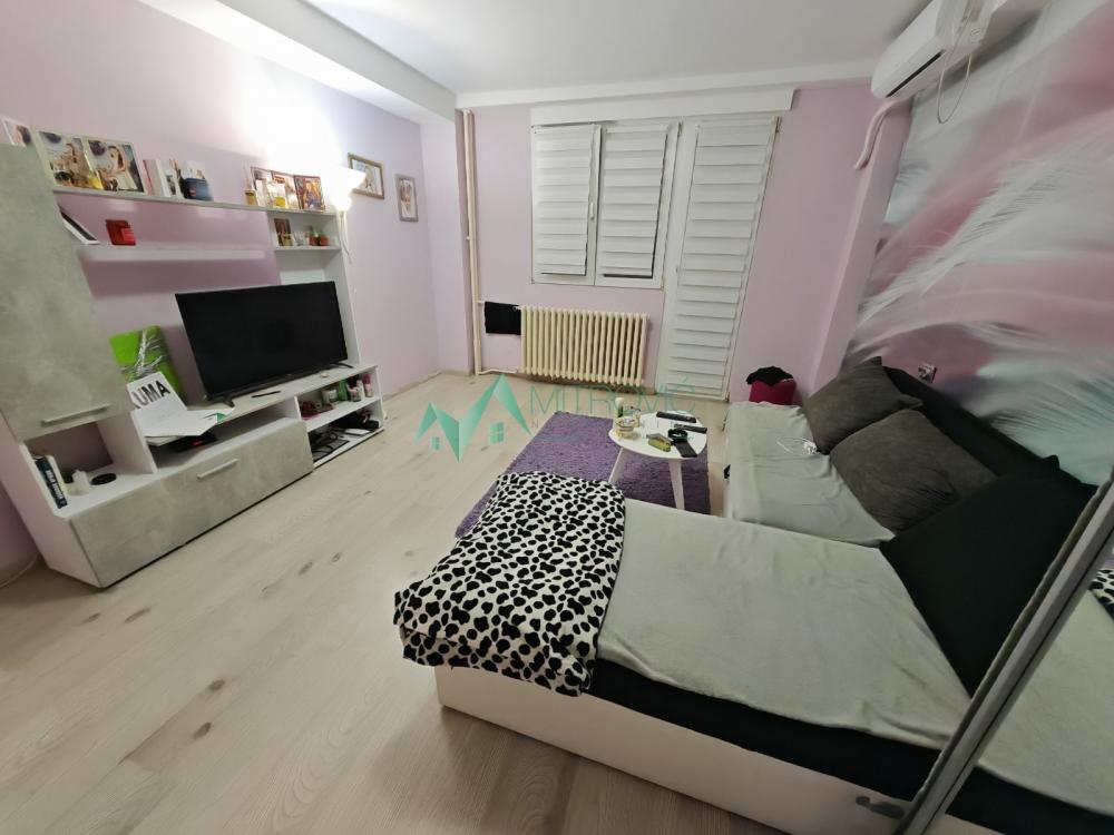 Slika 1 - Ž.stanica, 51m2. Dvosoban stan. 