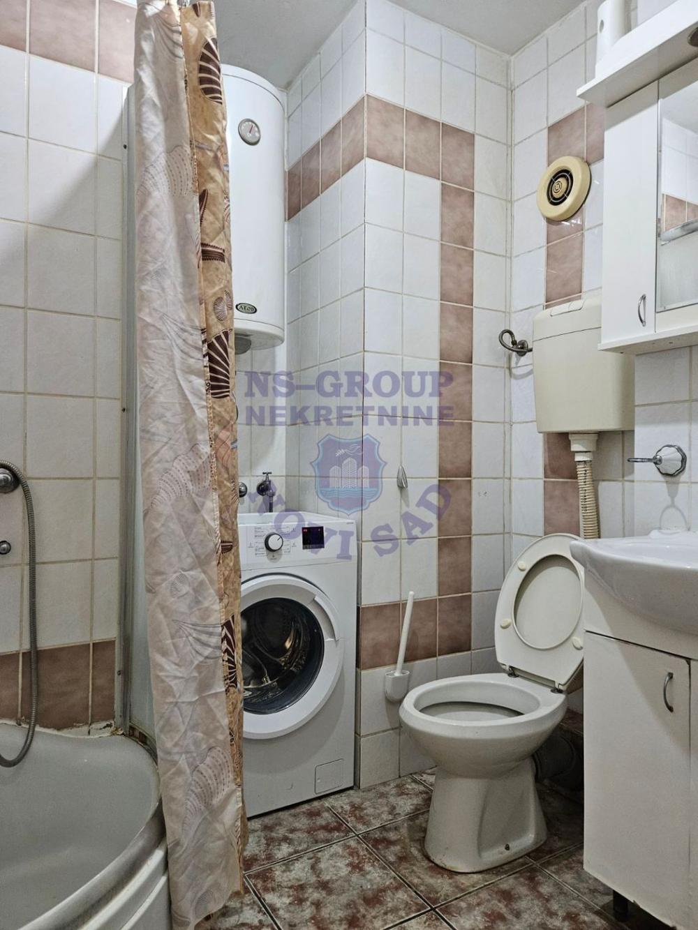 Slika 5 - Dvosoban, 53m2, Grbavica Novi Sad, sa terasom, ima lift