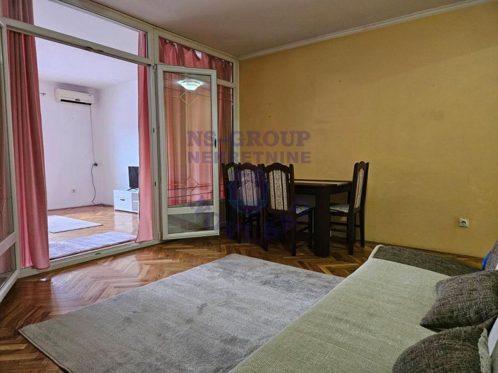 Slika 2 - Dvosoban, 53m2, Grbavica Novi Sad, sa terasom, ima lift