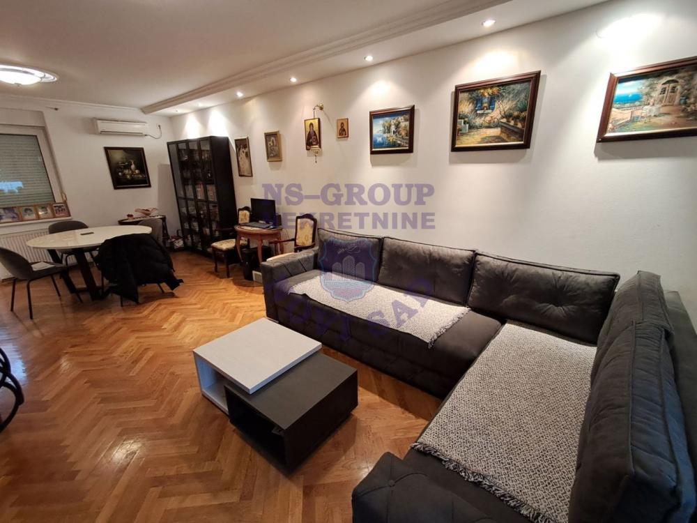 Slika 1 - 561167--Predstavljamo Vam komforan trosoban stan od 70 m2 na odličnoj lokaciji.