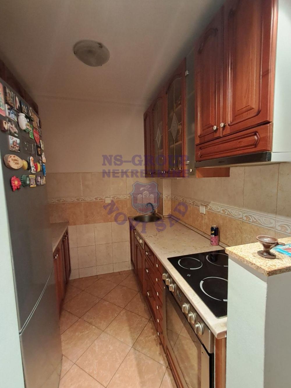 Slika 3 - Trosoban, 70m2, Podbara Novi Sad, sa terasom