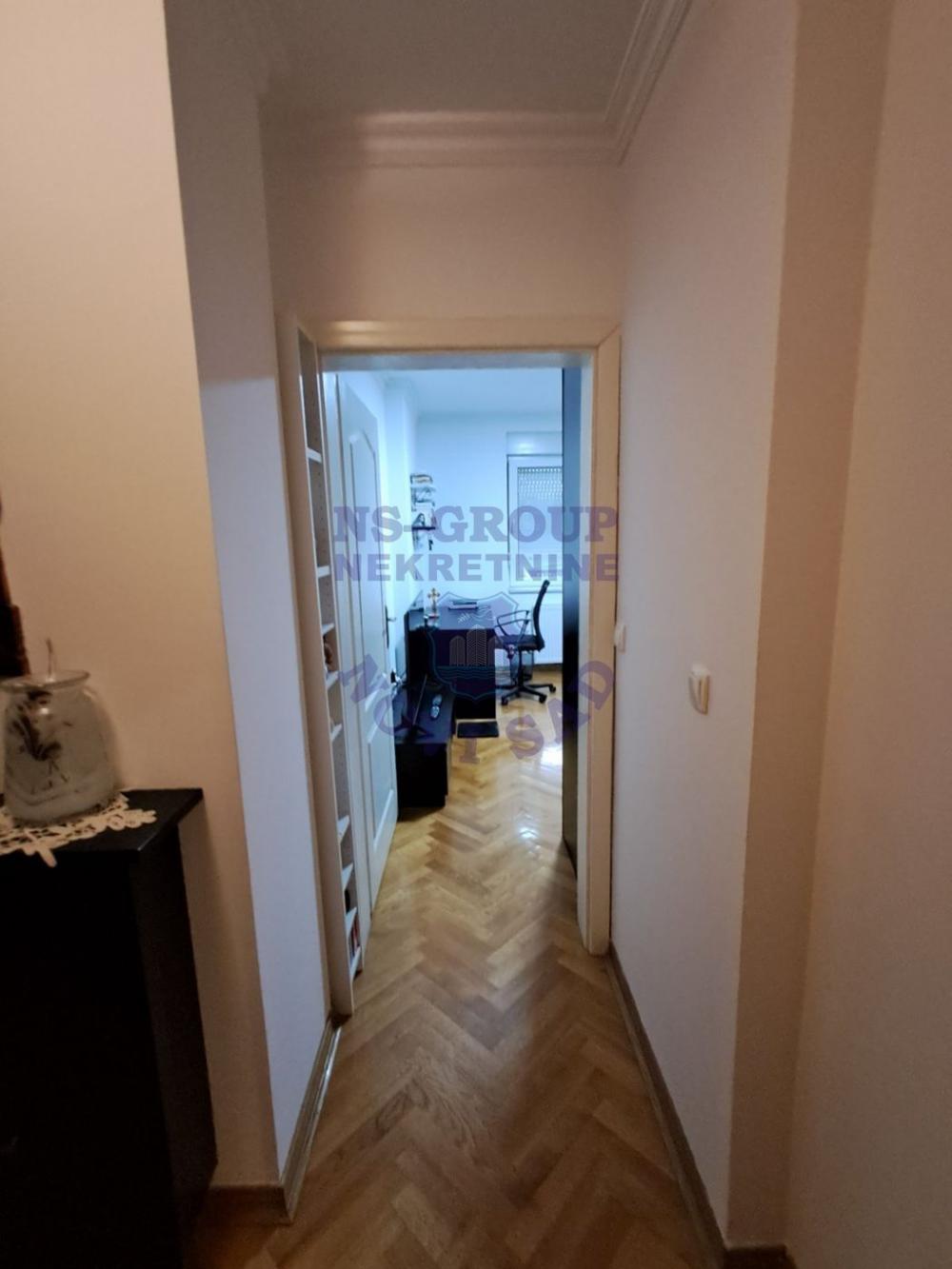 Slika 5 - Trosoban, 70m2, Podbara Novi Sad, sa terasom