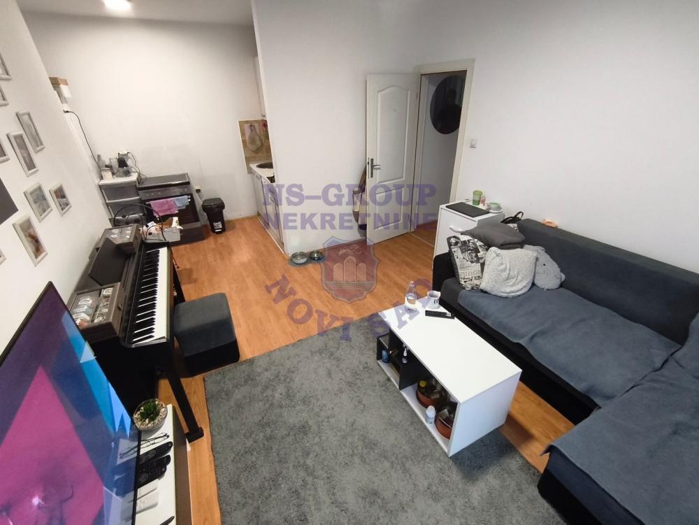 Slika 3 - Dvoiposoban, 52m2, Adice Novi Sad, sa terasom